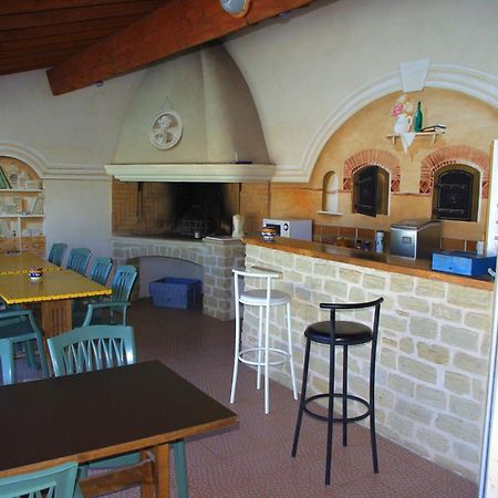 Le Mas De L'Amandier Bed & Breakfast Saint-Saturnin-les-Avignon Ngoại thất bức ảnh