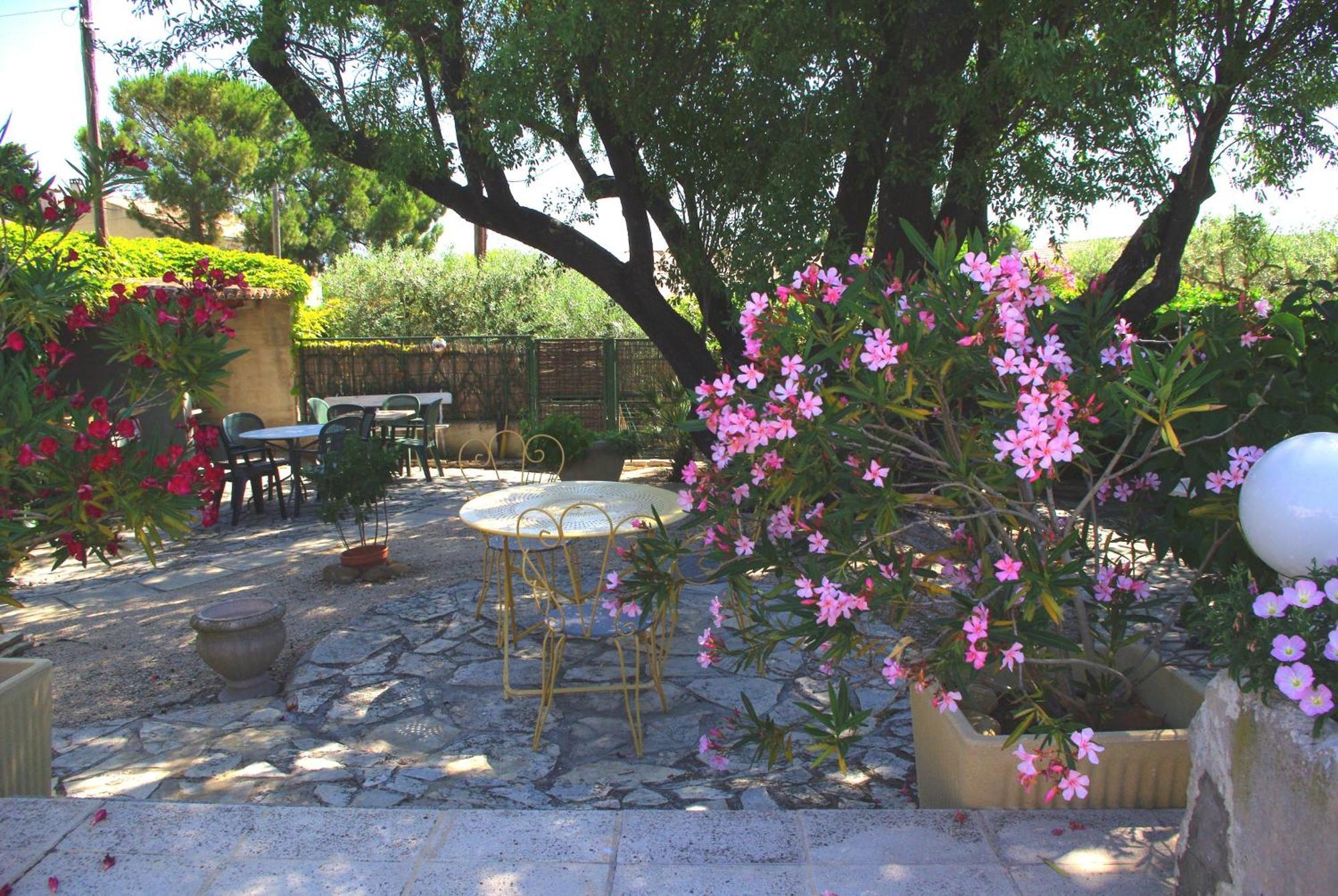 Le Mas De L'Amandier Saint-Saturnin-les-Avignon Ngoại thất bức ảnh