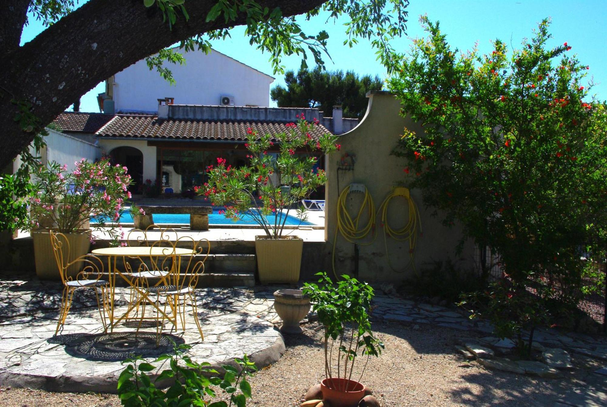 Le Mas De L'Amandier Bed & Breakfast Saint-Saturnin-les-Avignon Ngoại thất bức ảnh