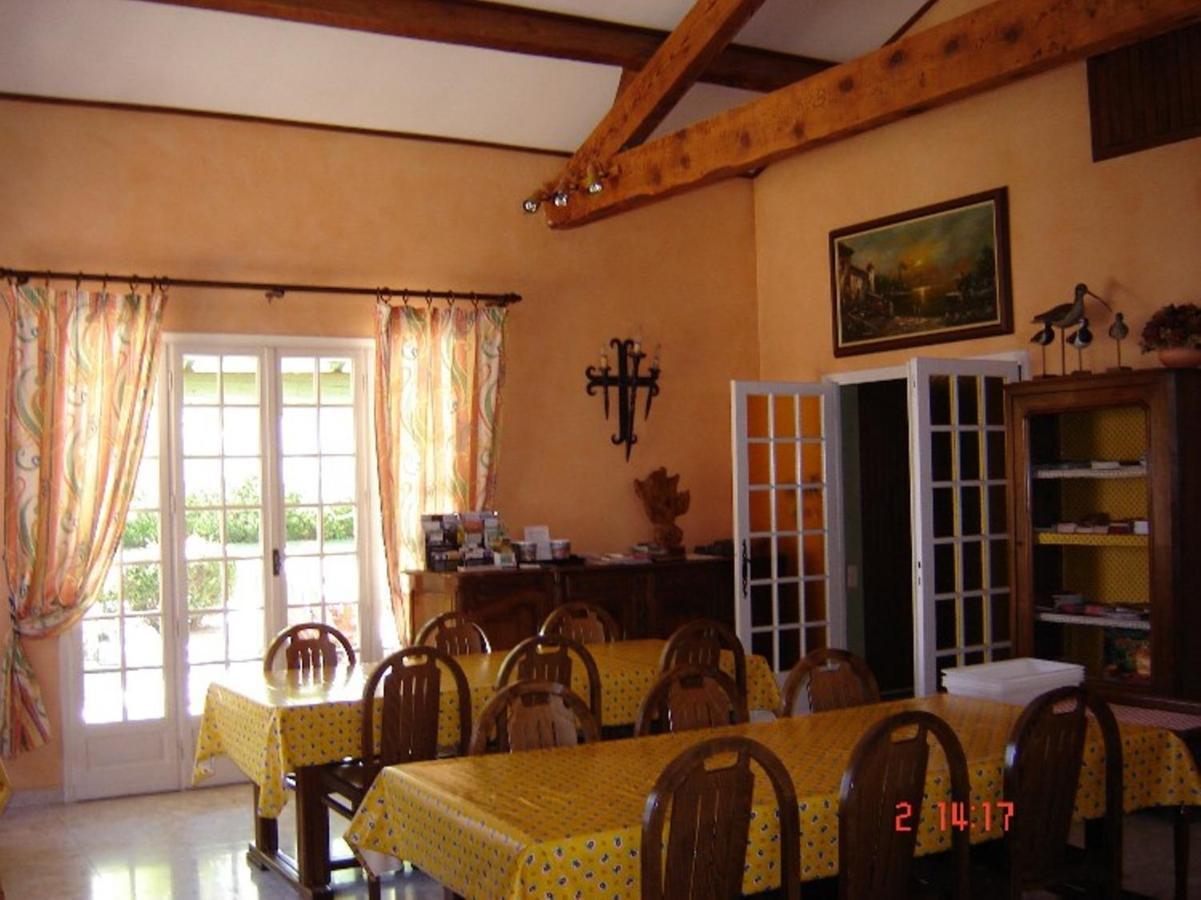 Le Mas De L'Amandier Bed & Breakfast Saint-Saturnin-les-Avignon Ngoại thất bức ảnh